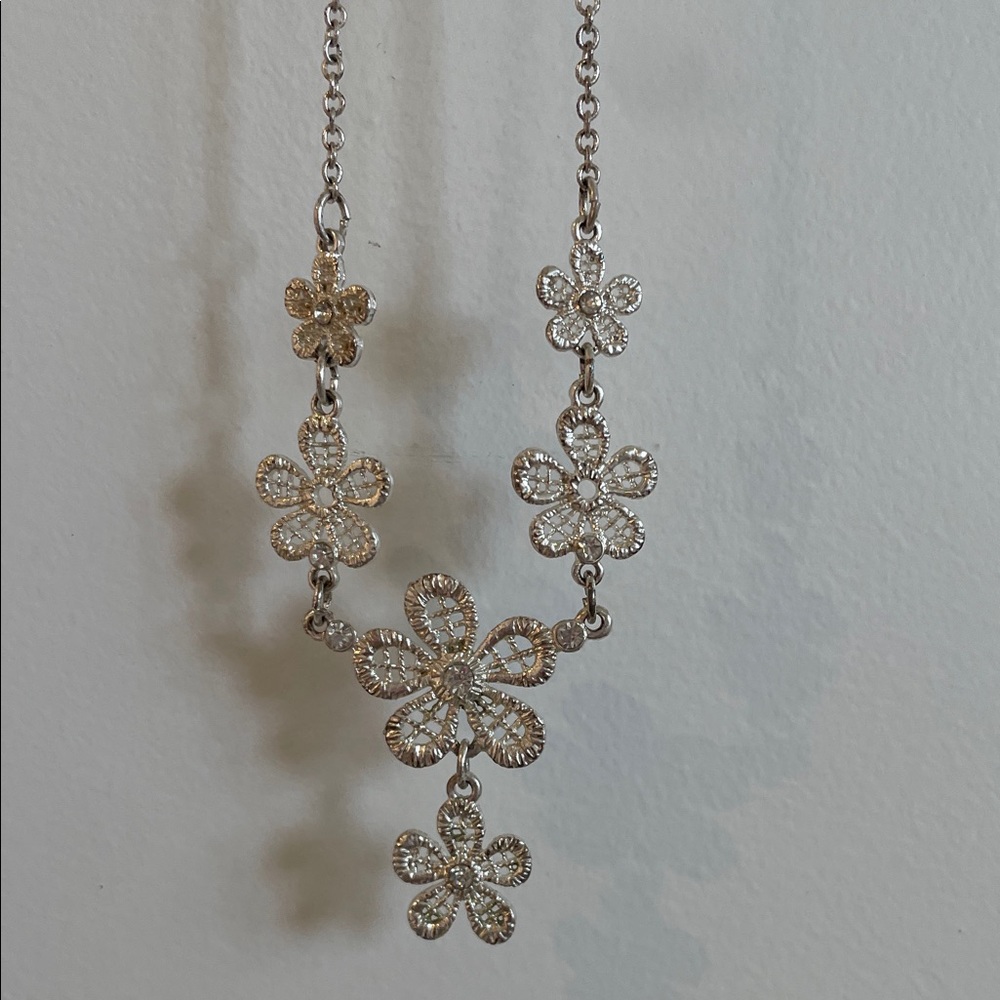 Elegant Silver Floral Necklace